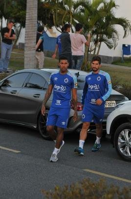 Cruzeiro iniciou sua intertemporada nesta segunda-feira na Toca da Raposa II. Tcnico Mano Menezes contou com elenco completo. Grupo agora comea preparao para decises com Atltico na Copa do Brasil, River Plate na Copa Libertadores e 29 rodadas restantes do Campeonato Brasileiro