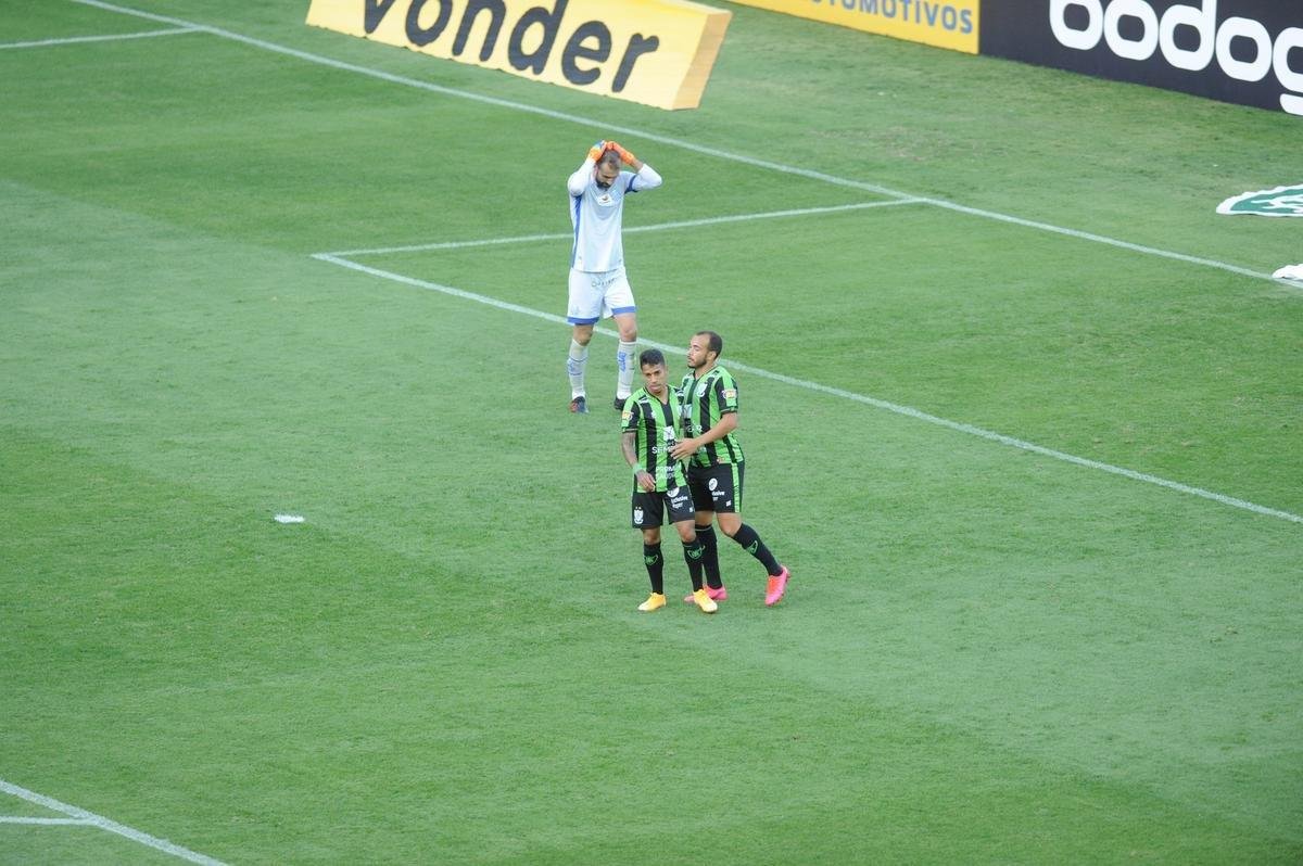 Amrica saiu na frente com gol contra marcado pelo zagueiro Luciano Castn, do CSA: 1 a 0