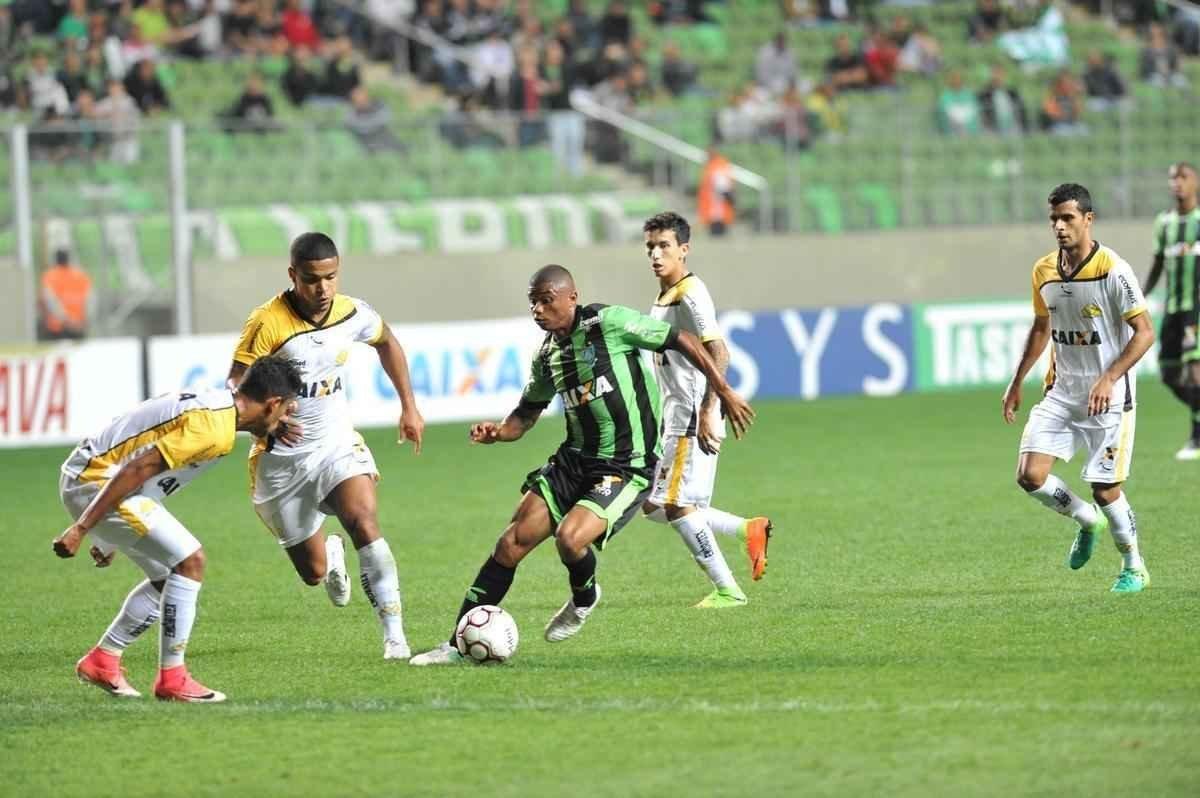 Imagens da partida entre Amrica e Cricima, no Independncia, pela Srie B do Brasileiro