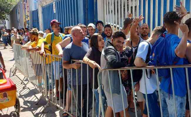 Torcida do Cruzeiro formou longa fila no Barro Preto