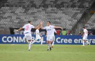 Carballo marcou o gol da vitria do Nacional do Uruguai sobre o Atltico, no Mineiro