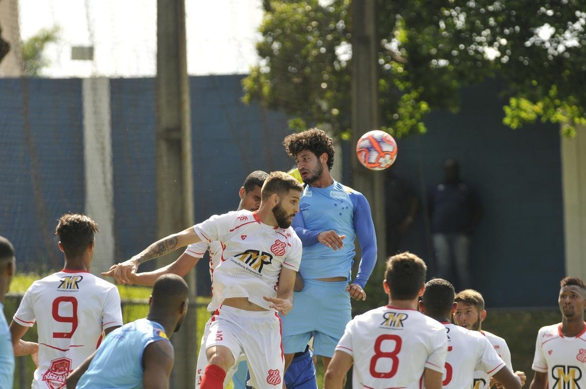 Com gols de Rafinha, David, Renato Kayzer e Murilo, Cruzeiro venceu Democrata-SL por 4 a 1 em jogo-treino nesta tera-feira, na Toca da Raposa 2 (fotos: Juarez Rodrigues/EM D.A Press)