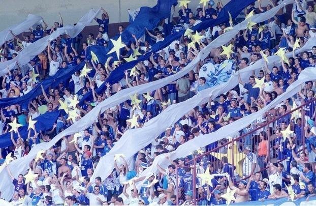 Torcida do Cruzeiro lotou Mineiro em 30 de novembro de 2003 para assistir ao duelo com o Paysandu, pela 44 rodada do Campeonato Brasileiro, que confirmaria o ttulo brasileiro e a Trplice Coroa. O pblico foi de 73.141 pagantes e gerou uma renda de R$ 827.201,00. O nmero de presentes no foi divulgado. O time celeste no decepcionou, venceu por 2 a 1, com gols de Zinho e Mota, e deu incio  festa em Belo Horizonte.