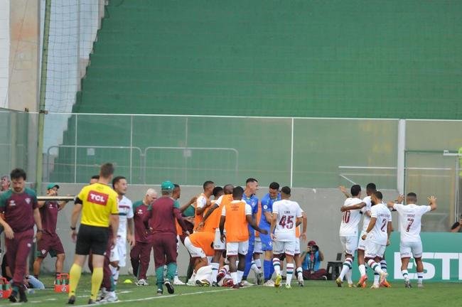 Amrica foi derrotado por 3 a 0 pelo Fluminense neste sbado (15/4), no Independncia, pela 1 rodada do Campeonato Brasileiro