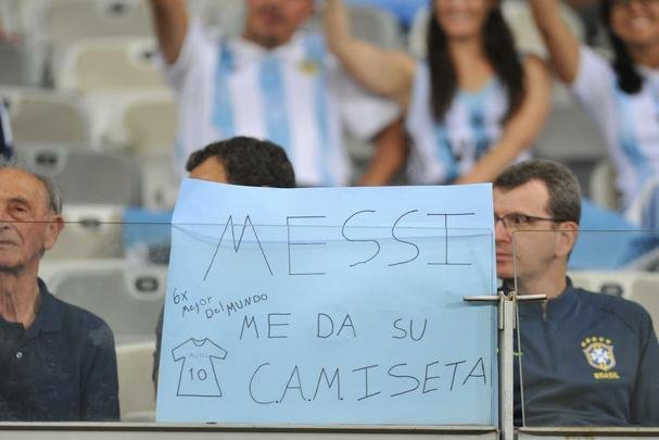 Torcedores na partida entre Argentina e Paraguai, no Mineiro, pela Copa Amrica