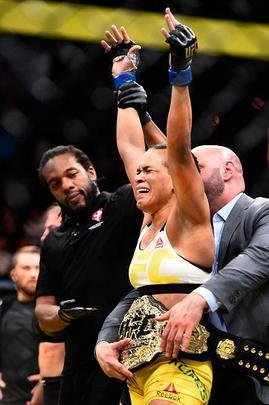 Fotos da grande vitória de Amanda Nunes pelo cinturão do UFC