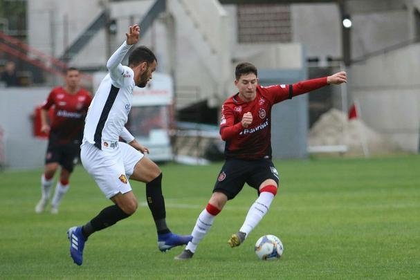 Em jogo fraco tecnicamente e muito truncado, Brasil de Pelotas e Sport não saíram do 0 a 0, no Estádio Bento de Freitas. O jogo marcou a estreia do goleiro Luan Polli, que assumiu a vaga deixada por Mailson, lesionado, que ficará fora do restante da Série B
