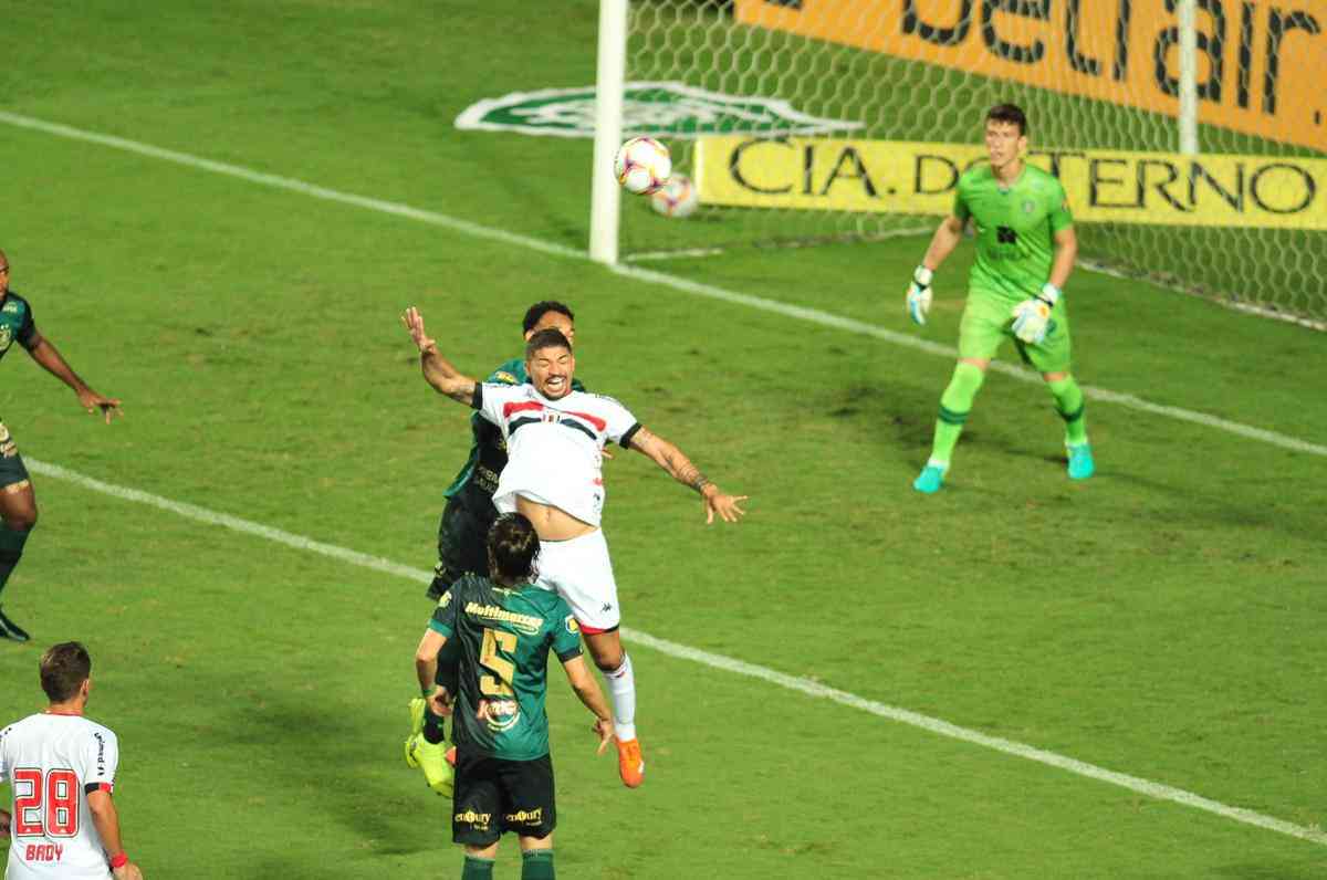 Amrica e Botafogo-SP se enfrentaram no Independncia, pela 35 rodada da Srie B