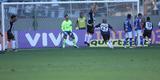 Imagens do gol de Rafael Carioca, do Atltico, aos 13 minutos do primeiro tempo