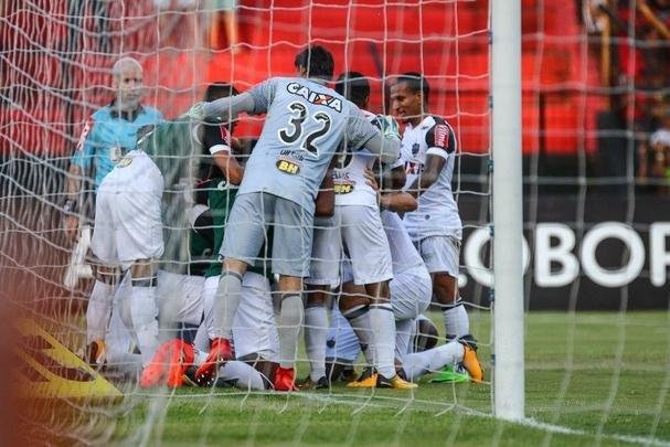 Imagens do empate entre Sport e Atltico na Ilha do Retiro