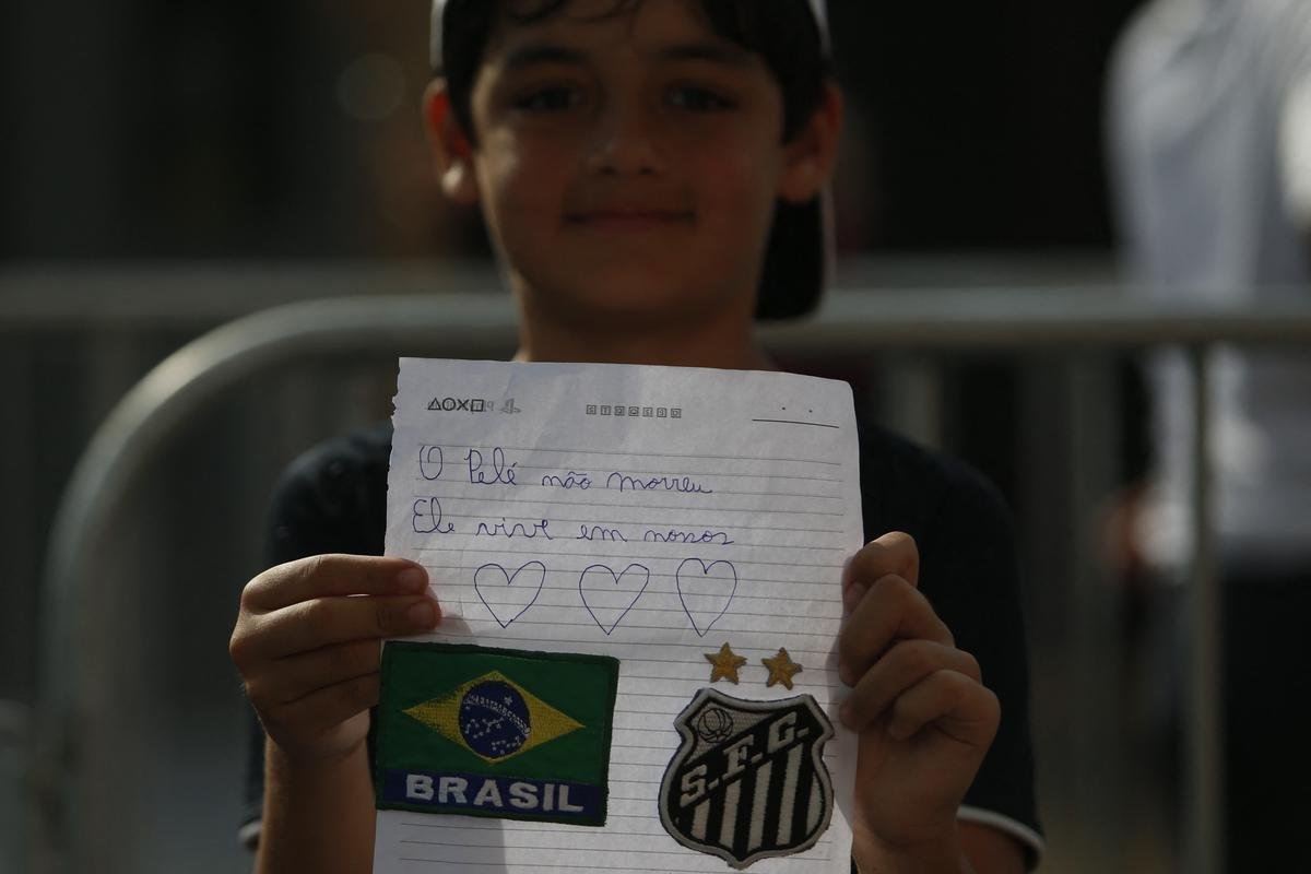 Corpo de Pel  velado na Vila Belmiro, estdio do Santos. 