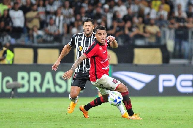 Atltico e Brasil de Pelotas-RS se enfrentaram nesta quarta-feira (12/4), no Mineiro, pela ida da terceira fase da Copa do Brasil