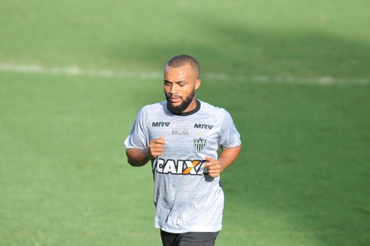 Samuel Xavier - O lateral-direito chegou ao Atltico emprestado at o fim de 2018. Se desempenho, contudo, foi muito aqum do que o clube esperava. Sem espao, Samuel Xavier rescindiu contrato e acertou com o Cear.
