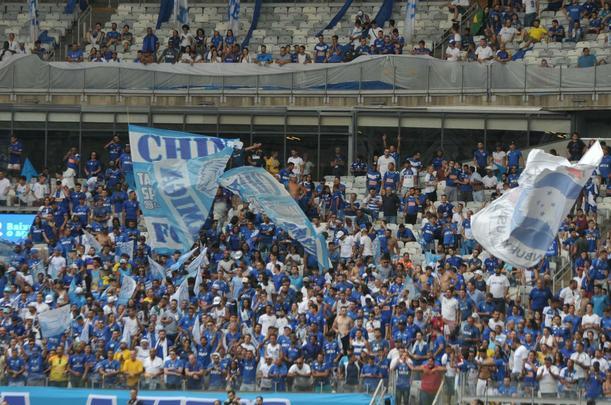 Fotos da torcida do Cruzeiro no primeiro clssico da final do Mineiro, contra o Atltico, no Mineiro