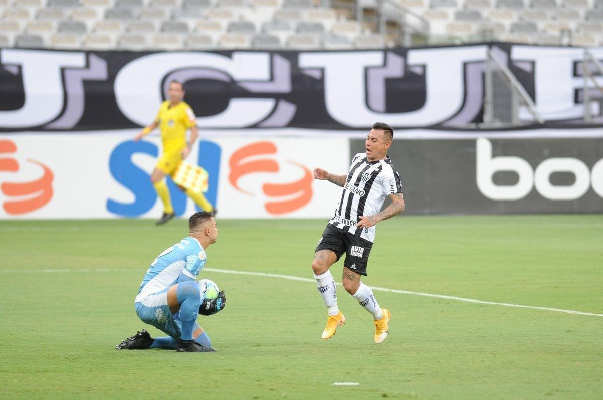 Fotos do duelo entre Atltico e Fortaleza, no Mineiro, em Belo Horizonte, pela 33 rodada do Campeonato Brasileiro