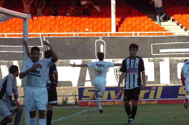 Semifinal do Campeonato Mineiro de 2007: Atltico venceu o Democrata-GV no primeiro jogo, como visitante, por 2 a 1. No segundo jogo, como mandante, empate por 1 a 1. As duas partidas foram realizadas no Mineiro.