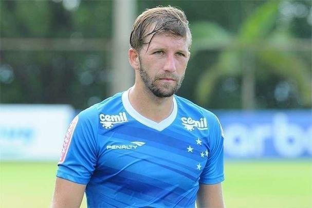 Felipe Seymour (volante) - o chileno fez apenas quatro jogos pelo Cruzeiro em 2015. No segundo semestre, foi emprestado ao Vasco, onde tambm no teve chances.