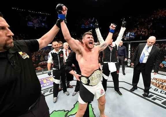 Considerado azarão na luta principal do UFC 199, em Los Angeles, Michael Bisping surpreende Luke Rockhold e conquista o cinturão do peso médio, com nocaute arrasador no primeiro round