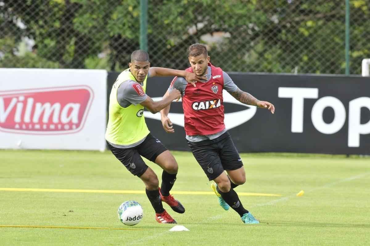 Jogadores que no foram titulares contra o Tombense, no sbado, treinam na cidade do Galo