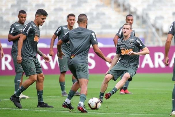 Levir Culpi comanda treino no Mineirão antes da estreia no Grupo E da Libertadores