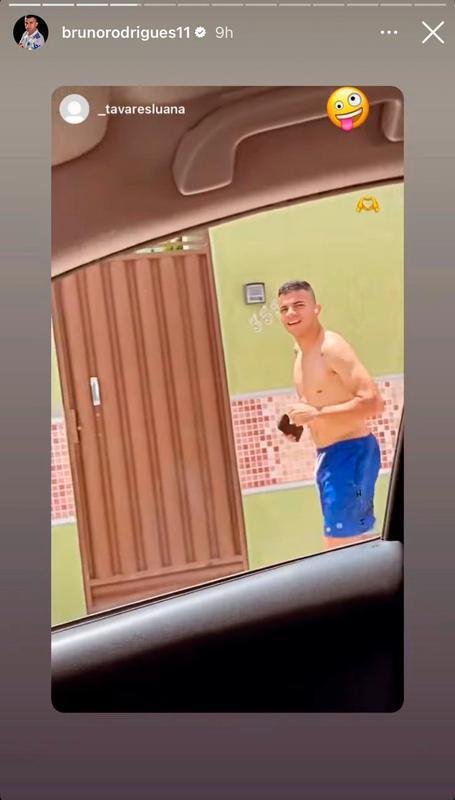 Bruno Rodrigues viajou para o Rio Grande do Norte, onde nasceu. Sua namorada publicou um v�deo para mostrar que o atacante segue realizando atividades f�sicas, mesmo nas f�rias.