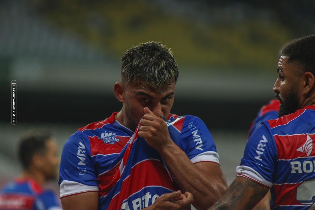 Ronald (volante) - Chegou ao Fortaleza em 2020. Em 2019, defendeu o Nacional de Muria no Mdulo II do Campeonato Mineiro - fez um gol em sete jogos.