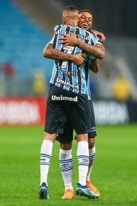 Grêmio jogou melhor e conseguiu vitória por 2 a 0 sobre o Atlético na Arena, em Porto Alegre, pela 13ª rodada do Campeonato Brasileiro