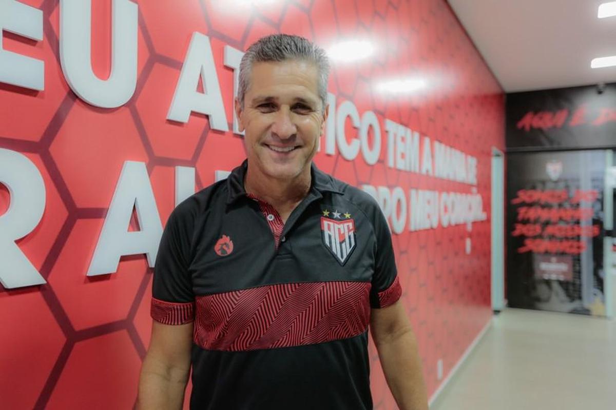 Jorginho, treinador (Atltico-GO)