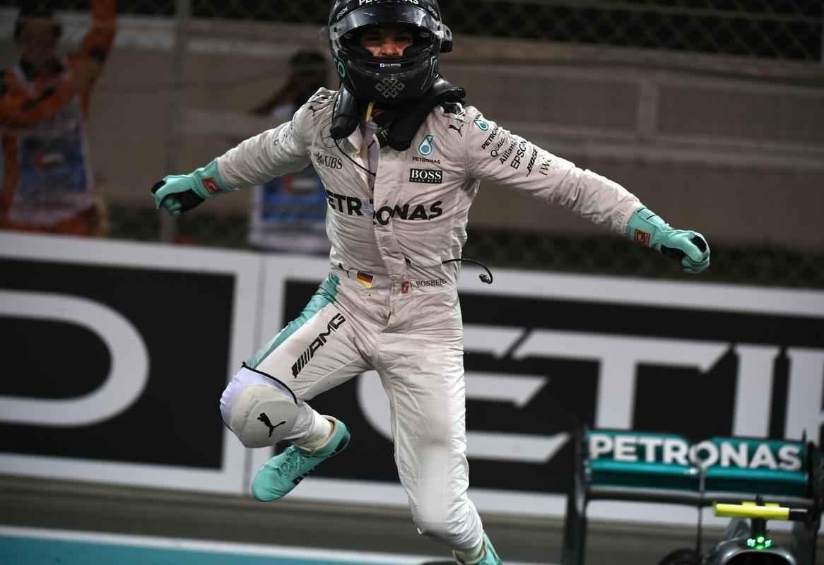 Festa de Nico Rosberg com o ttulo indito na Frmula 1; feito veio com segundo lugar em Abu Dhabi