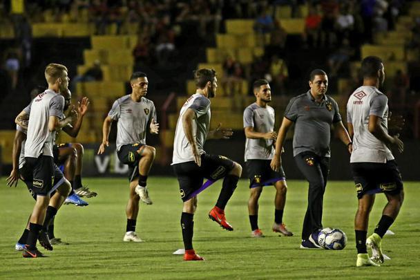 Foi sofrido, foi suado, mas o Sport voltou  Srie A. Depois de sair perdendo a partida diante da Ponte Preta, o Leo virou o jogo com dois gols de Guilherme, artilheiro da Segunda Diviso, com 17 gols e sacramentou o acesso na ltima partida em seu reduto no ano