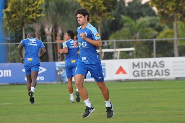 Cruzeiro iniciou sua intertemporada nesta segunda-feira na Toca da Raposa II. Tcnico Mano Menezes contou com elenco completo. Grupo agora comea preparao para decises com Atltico na Copa do Brasil, River Plate na Copa Libertadores e 29 rodadas restantes do Campeonato Brasileiro