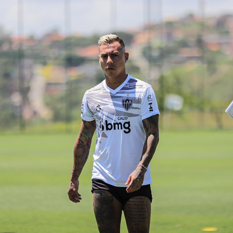 Atlético divulga fotos do novo uniforme de treino
