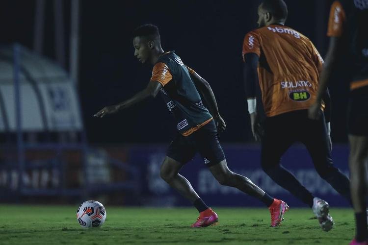 Tcnico Cuca comandou atividade do Atltico no CT da Conmebol no Paraguai 