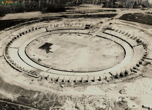 13/08/1963 - Vista area das obras de construo do Mineiro