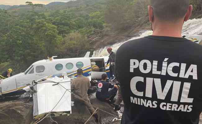 Avio que transportava Marlia Mendona e sua equipe caiu por volta das 15h desta sexta-feira na regio de Caratinga, Minas Gerais