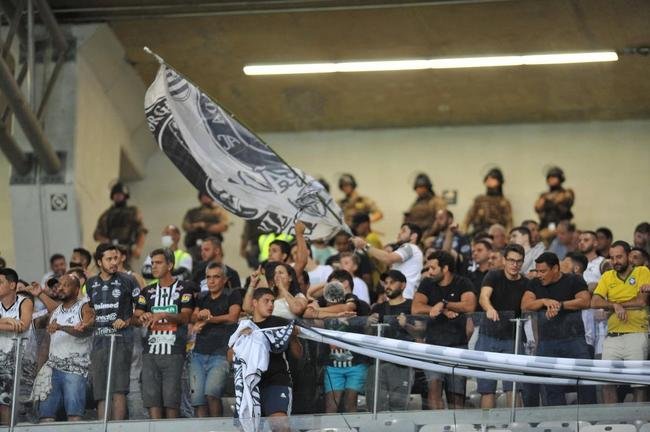 Foto da torcida do Athletic no Mineiro na semifinal do Mineiro diante do Cruzeiro