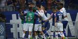 Jogadores do Cruzeiro comemoram gol de empate no clssico, marcado por Robinho
