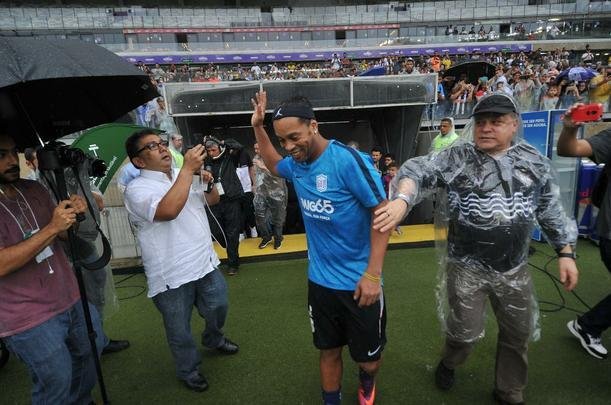 Fotos do 'Game of Dreams', jogo festivo dos Amigos do Ronaldinho contra os Amigos do Penta