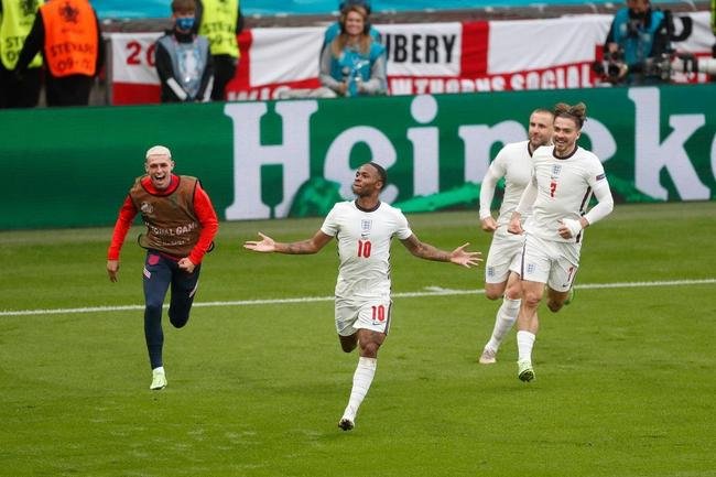 Fotos do gol de Sterling, da Inglaterra, sobre a Alemanha, em Wembley. Ingleses venceram por 2 a 0 e avan�aram �s quartas de final da Eurocopa