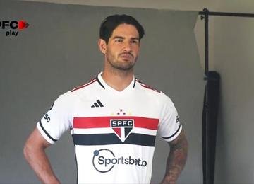 O jogador de 33 anos estava sem clube enquanto se recuperava da lesão sofrida em Setembro do ano passado.