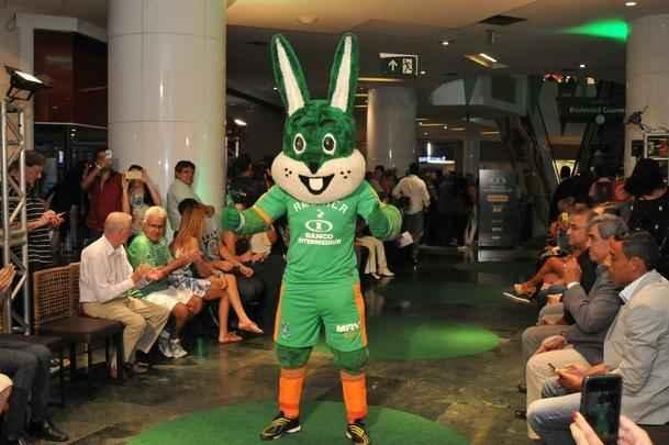 Amrica apresentou coleo de uniformes 2016, desenhados pelo estilista Ronaldo Fraga e produzidos pela Lupo