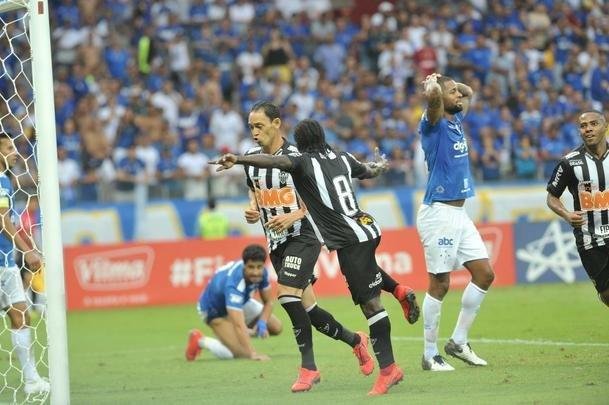 Fotos do segundo tempo do clssico entre Cruzeiro e Atltico, pela final do Mineiro