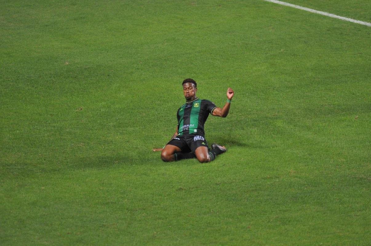 Ribamar abriu o placar para o Amrica no Independncia: 1 a 0