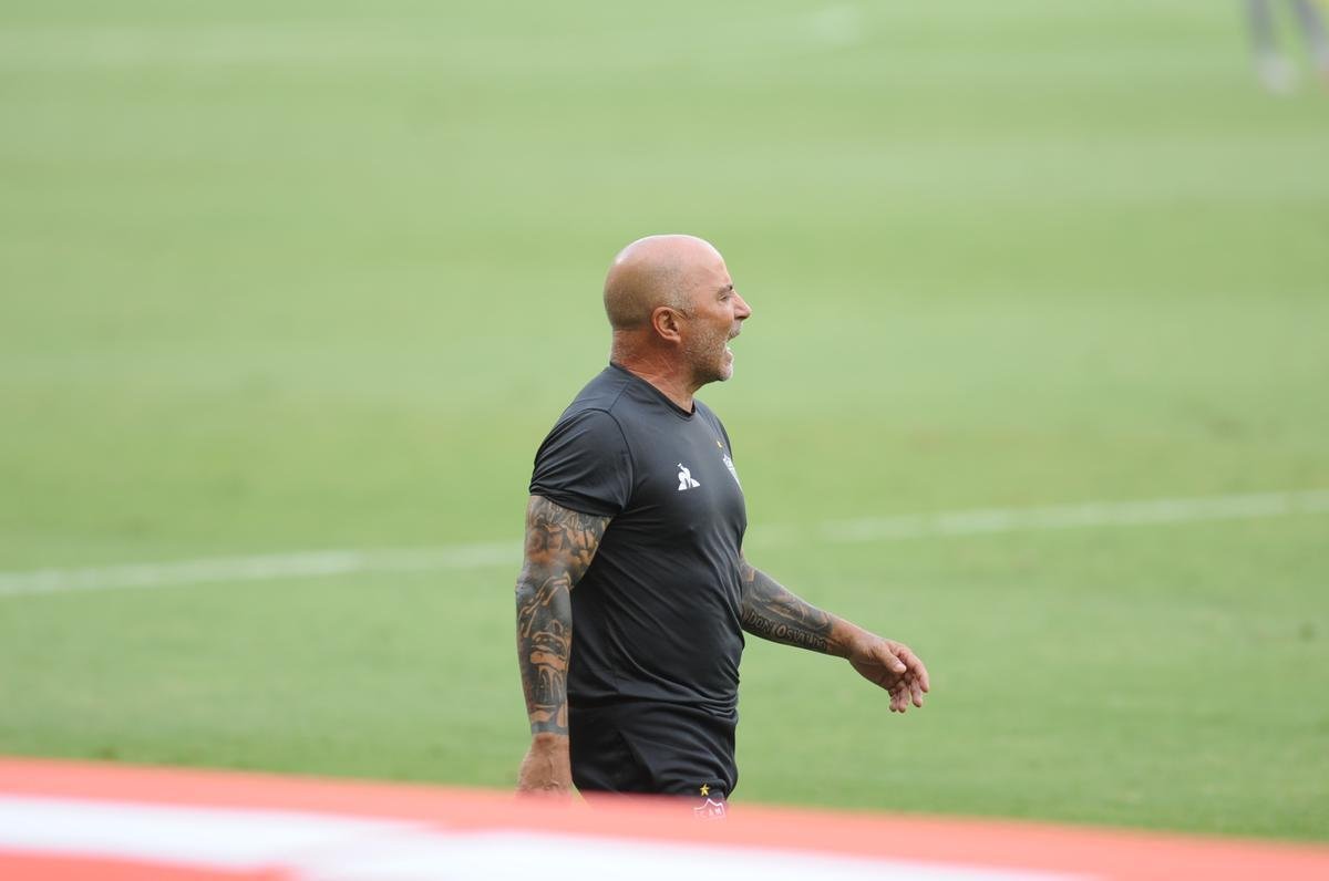 Fotos do duelo entre Atltico e Fortaleza, no Mineiro, em Belo Horizonte, pela 33 rodada do Campeonato Brasileiro