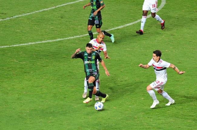 Fotos do jogo entre Amrica e So Paulo, no Independncia, em BH, pela ltima rodada do Campeonato Brasileiro de 2021
