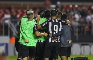 Atl�tico saiu atr�s, conseguiu virada com R�ger Guedes e Ricardo Oliveira, mas cedeu empate no Morumbi