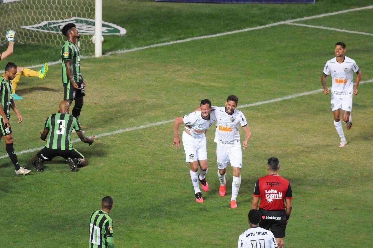 No segundo tempo, Atltico abriu o placar com Rver, de cabea