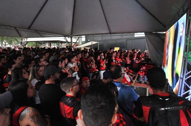 Movimentao grande em bares da capital mineira para o jogo decisivo