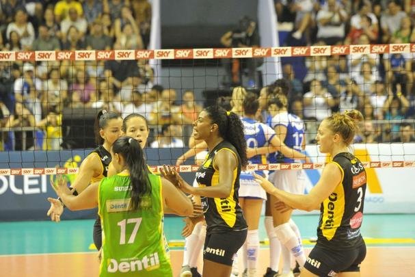 Minas x Praia: veja fotos da primeira partida da final