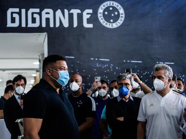 Em sua primeira visita  Toca da Raposa II, Ronaldo concedeu entrevista coletiva e teve contato com jogadores e comisso tcnica do Cruzeiro. Ele tambm se encontrou com scios da categoria Diamante.